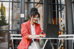 women working on a laptop and giving rapidworkers reviews